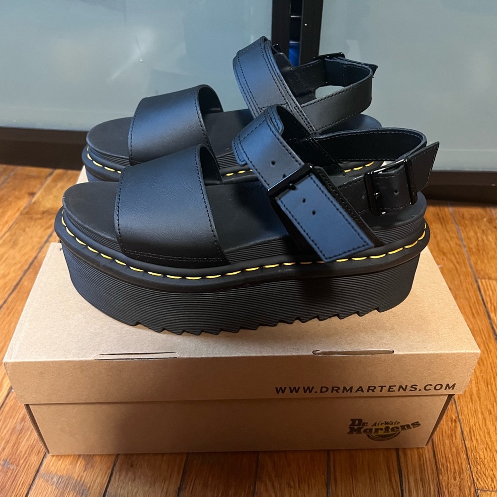 Dr. Martens Voss Quad Black Hydro Leather